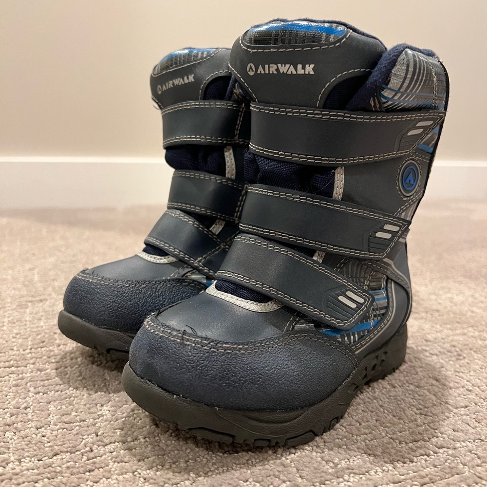 Airwalk kids snow boots size 9